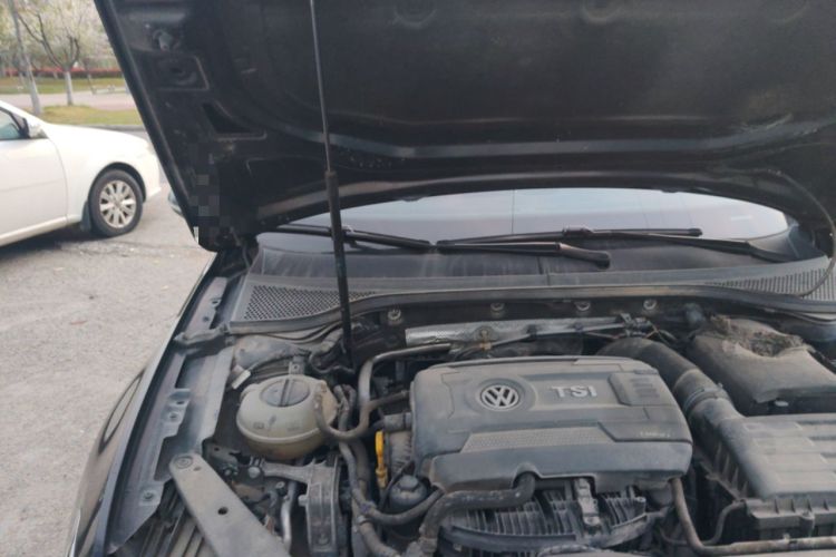 Used Volkswagen Magotan 2018 330TSI DSG Luxury Model Engine Bay Right