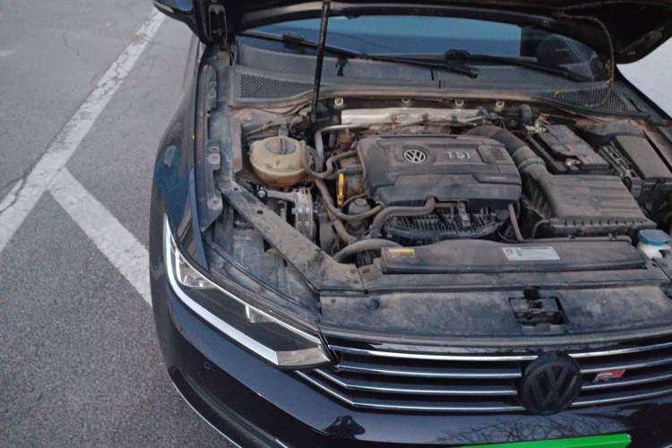 Used Volkswagen Magotan 2018 330TSI DSG Advanced Model Engine Bay Right