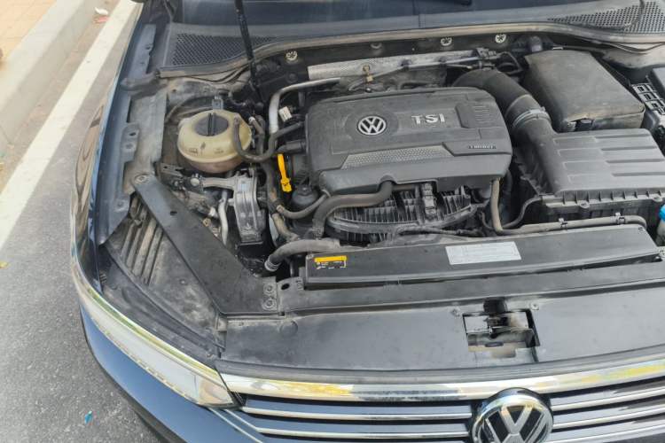 Used Volkswagen Magotan 2018 330TSI DSG Luxury Model Engine Bay Right