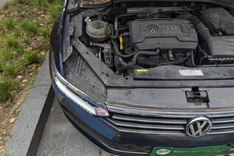 Used Volkswagen Magotan 2018 330TSI DSG Luxury Model Engine Bay Right