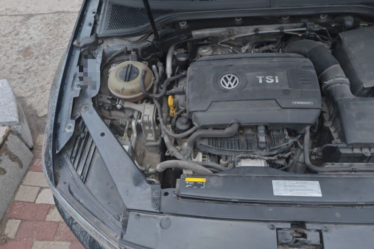 Used Volkswagen Magotan 2018 330TSI DSG Luxury Model Engine Bay Right