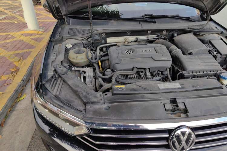Used Volkswagen Magotan 2018 330TSI DSG Luxury Model Engine Bay Right