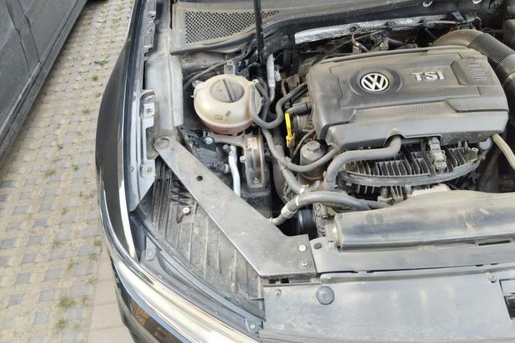 Used Volkswagen Magotan 2018 330TSI DSG Advanced Model Engine Bay Right