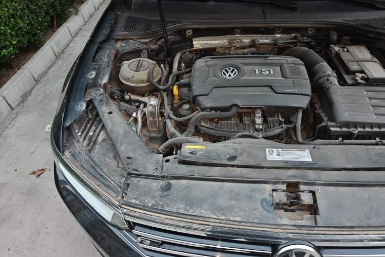 Used Volkswagen Magotan 2018 Facelift 330TSI DSG Luxury Model Engine Bay Right
