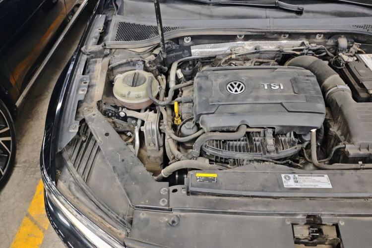 Used Volkswagen Magotan 2018 Facelift 330TSI DSG Luxury Model Engine Bay Right