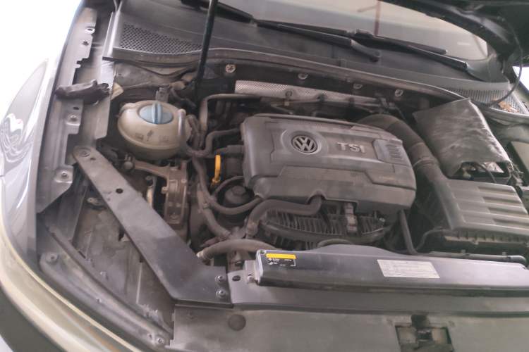 Used Volkswagen Magotan 2018 330TSI DSG Advanced Model Engine Bay Right