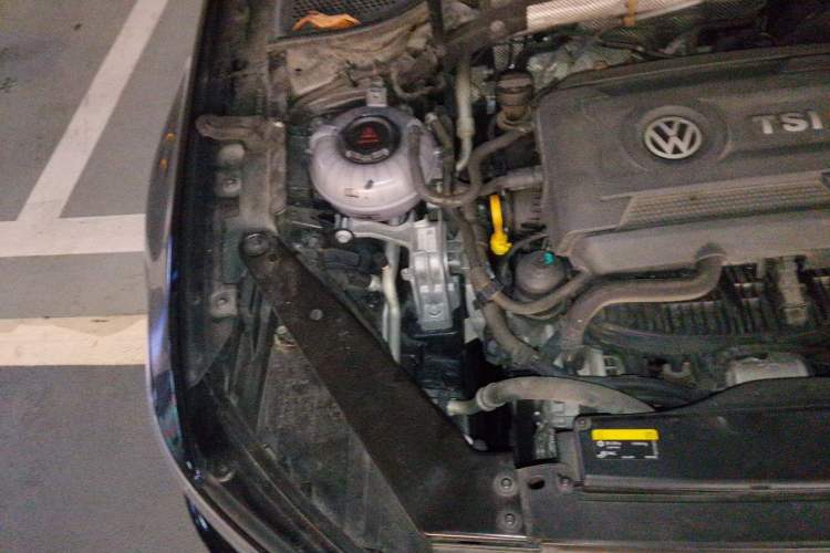 Used Volkswagen Magotan 2018 Facelift 330TSI DSG Luxury Model Engine Bay Right