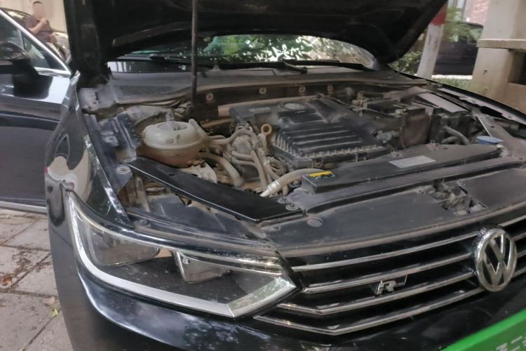 Used Volkswagen Magotan 2018 280TSI DSG Comfort Model Engine Bay Right