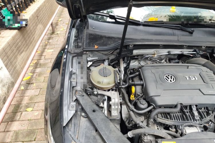 Used Volkswagen Magotan 2018 330TSI DSG Luxury Model Engine Bay Right