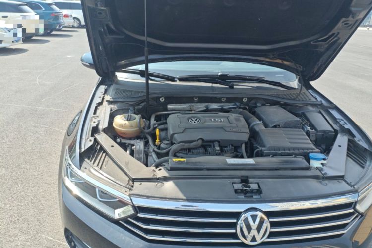Used Volkswagen Magotan 2018 330TSI DSG Luxury Model Engine Bay Right