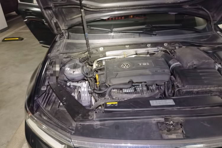 Used Volkswagen Magotan 2018 330TSI DSG Luxury Model Engine Bay Right