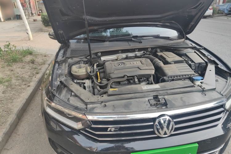 Used Volkswagen Magotan 2018 330TSI DSG Luxury Model Engine Bay Right