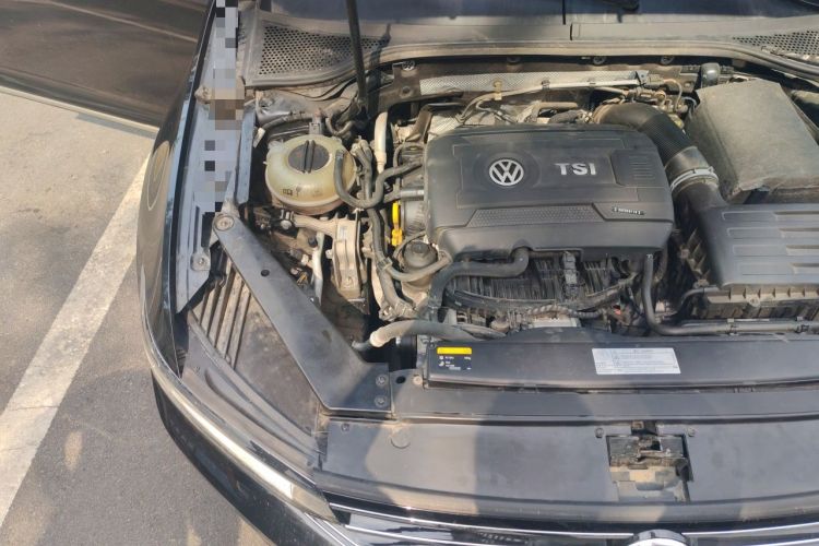 Used Volkswagen Magotan 2018 330TSI DSG Luxury Model Engine Bay Right