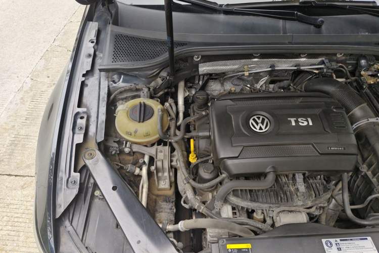 Used Volkswagen Magotan 2018 330TSI DSG Advanced Model Engine Bay Right