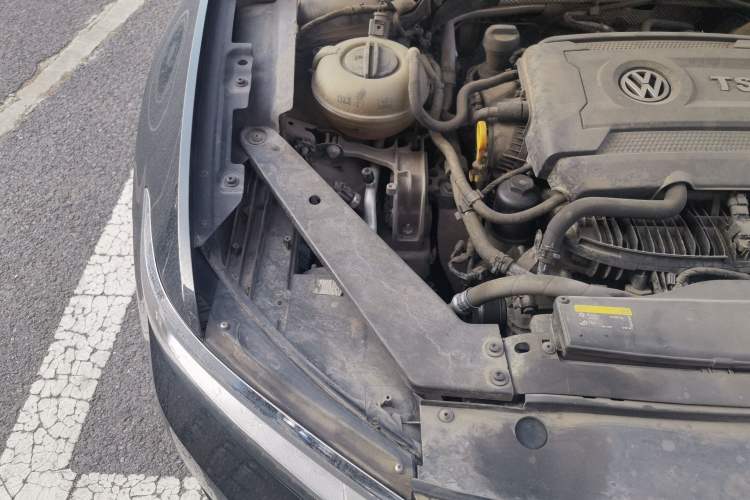 Used Volkswagen Magotan 2018 330TSI DSG Advanced Model Engine Bay Right