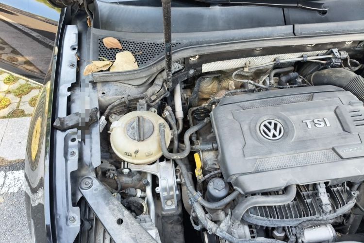 Used Volkswagen Magotan 2018 330TSI DSG Luxury Model Engine Bay Right