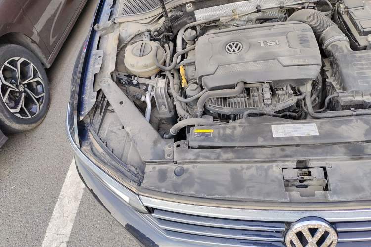 Used Volkswagen Magotan 2018 330TSI DSG Advanced Model Engine Bay Right