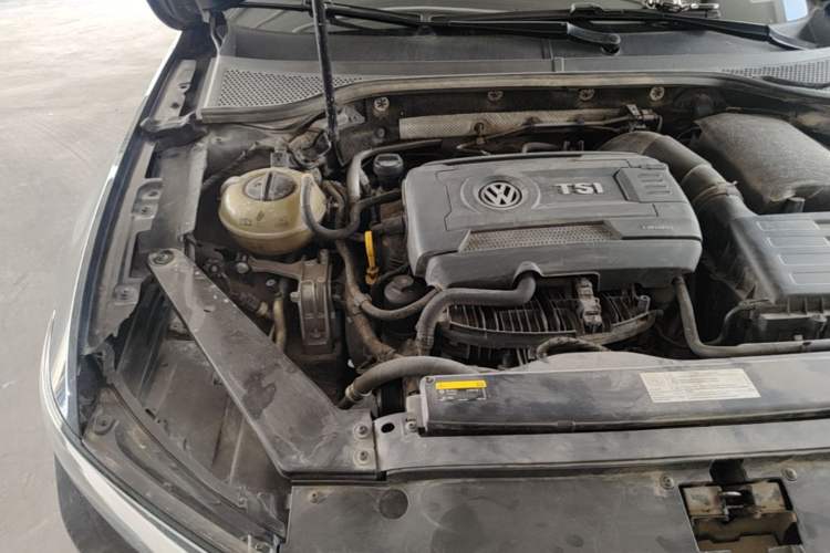 Used Volkswagen Magotan 2018 330TSI DSG Advanced Model Engine Bay Right
