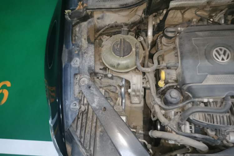 Used Volkswagen Magotan 2018 330TSI DSG Luxury Model Engine Bay Right