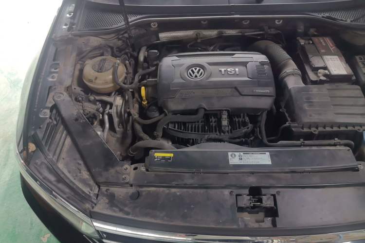 Used Volkswagen Magotan 2018 Facelift 330TSI DSG Luxury Model Engine Bay Right