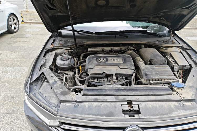 Used Volkswagen Magotan 2018 330TSI DSG Advanced Model Engine Bay Right