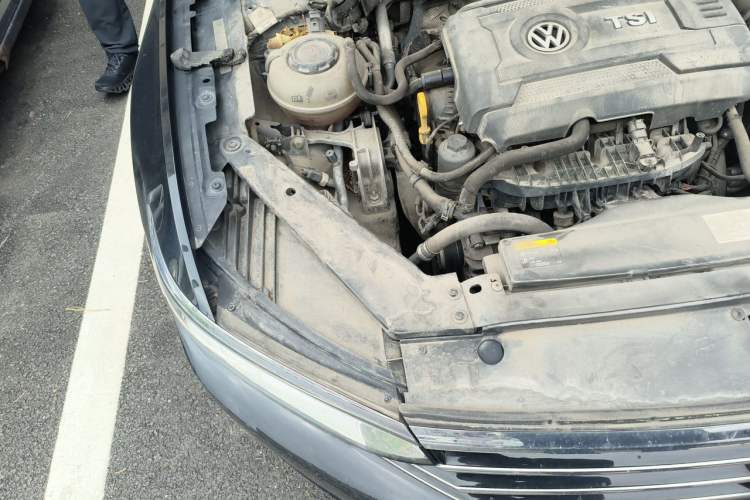 Used Volkswagen Magotan 2018 380TSI DSG Luxury Model Engine Bay Right