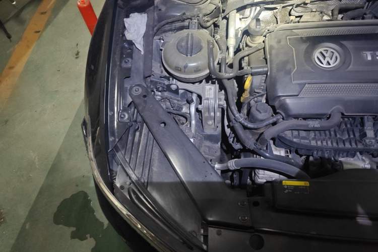 Used Volkswagen Magotan 2018 Facelift 380TSI DSG Luxury Version Engine Bay Right