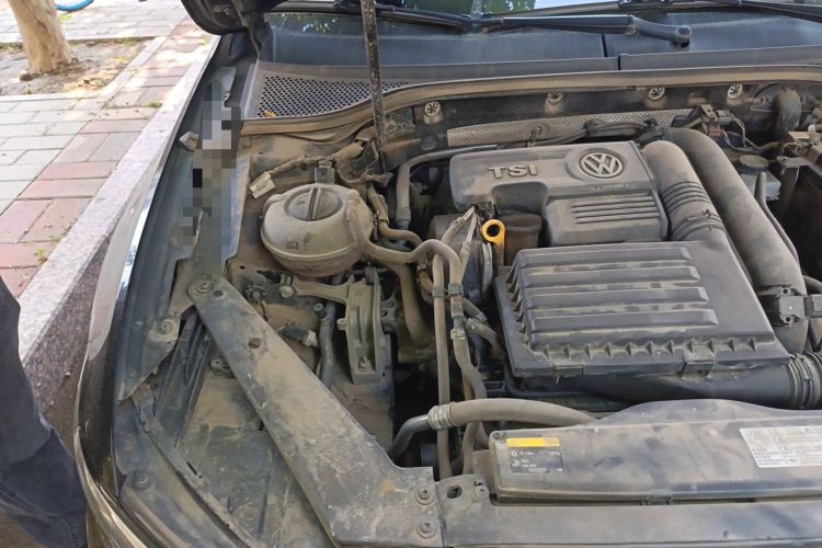Used Volkswagen Magotan 2018 280TSI DSG Comfort Model Engine Bay Right