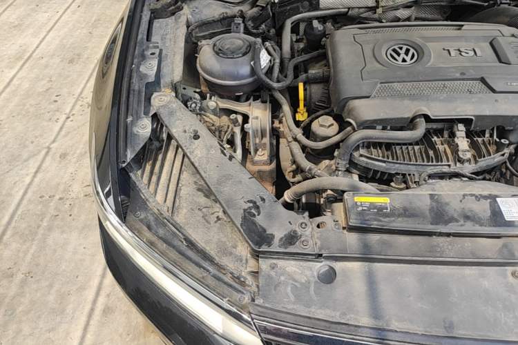 Used Volkswagen Magotan 2018 Facelift 330TSI DSG Luxury Model Engine Bay Right