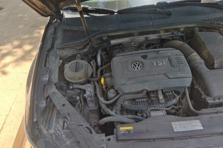 Used Volkswagen Magotan 2018 330TSI DSG Luxury Model Engine Bay Right