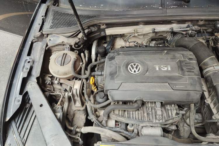Used Volkswagen Magotan 2018 330TSI DSG Luxury Model Engine Bay Right