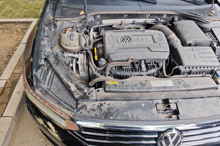 Used Volkswagen Magotan 2018 330TSI DSG Luxury Model Engine Bay Right