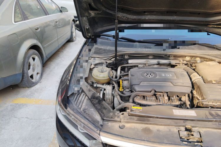 Used Volkswagen Magotan 2018 330TSI DSG Luxury Model Engine Bay Right