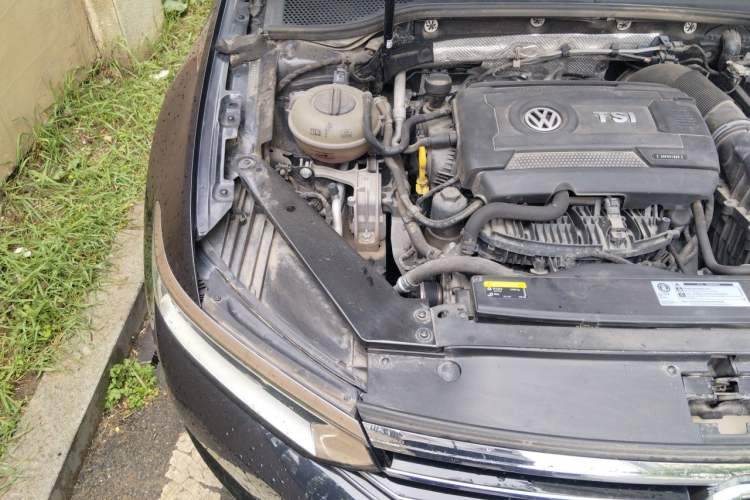 Used Volkswagen Magotan 2018 330TSI DSG Luxury Model Engine Bay Right