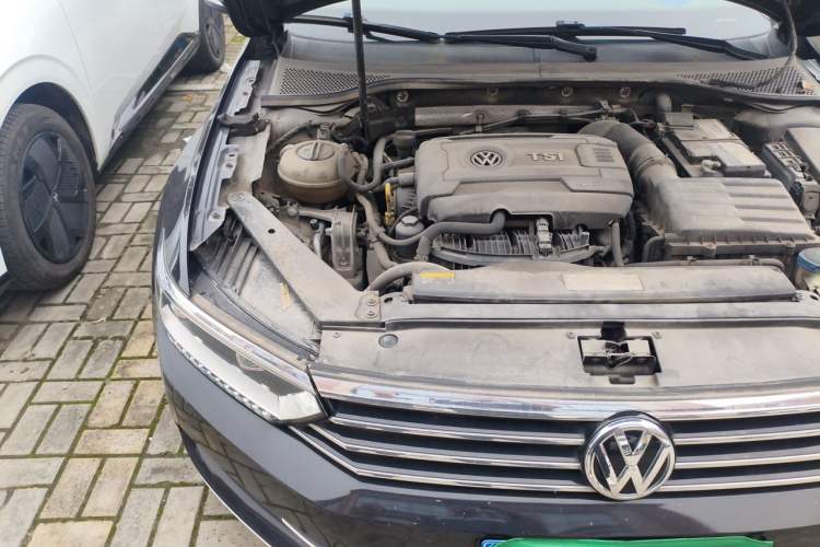 Used Volkswagen Magotan 2018 Facelift 330TSI DSG Luxury Model Engine Bay Right