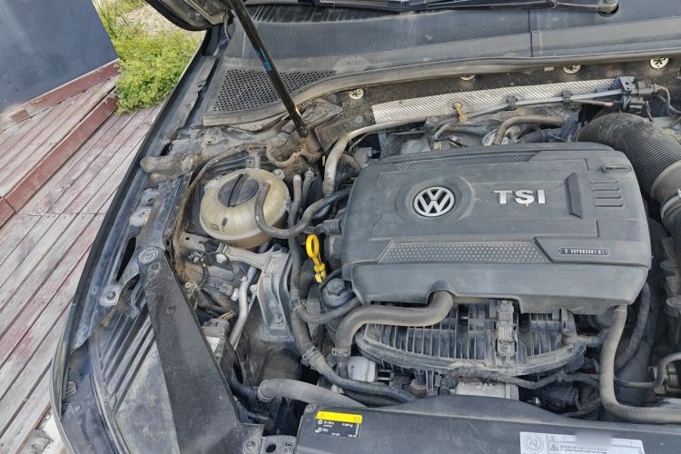 Used Volkswagen Magotan 2018 330TSI DSG Luxury Model Engine Bay Right