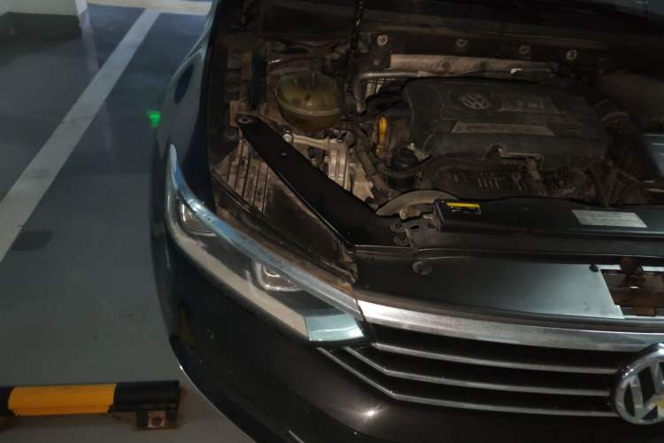 Used Volkswagen Magotan 2018 330TSI DSG Luxury Model Engine Bay Right