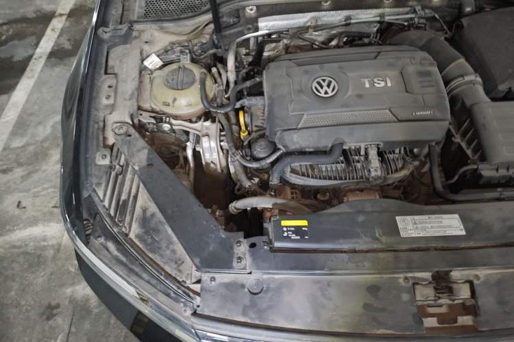 Used Volkswagen Magotan 2018 330TSI DSG Luxury Model Engine Bay Right