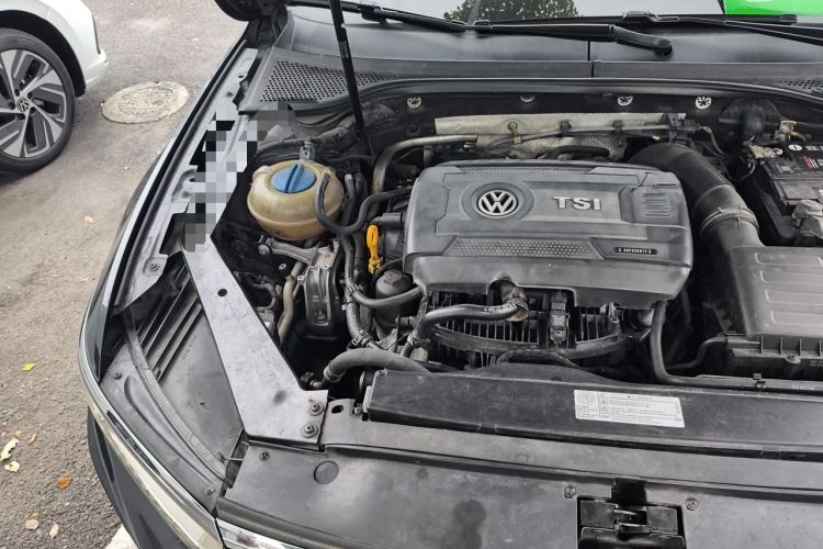 Used Volkswagen Magotan 2018 330TSI DSG Luxury Model Engine Bay Right