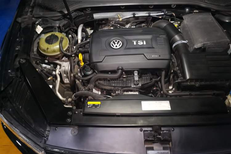 Used Volkswagen Magotan 2018 330TSI DSG Luxury Model Engine Bay Right