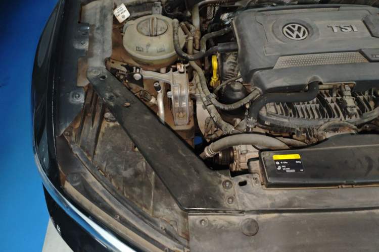 Used Volkswagen Magotan 2018 330TSI DSG Advanced Model Engine Bay Right