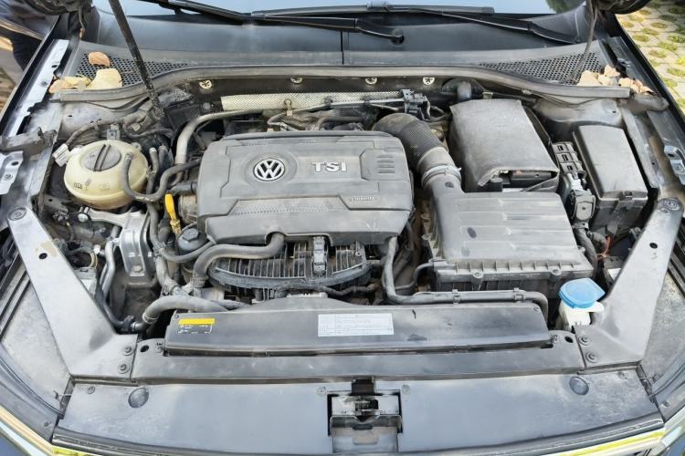 Used Volkswagen Magotan 2018 330TSI DSG Luxury Model Engine Bay