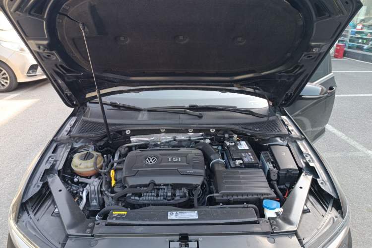 Used Volkswagen Magotan 2018 380TSI DSG Prestige Model Engine Bay