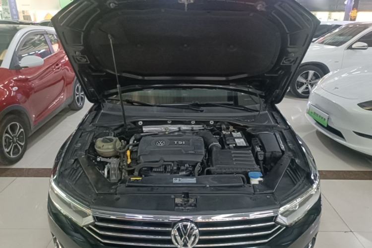 Used Volkswagen Magotan 2018 Facelift 330TSI DSG Luxury Model Engine Bay