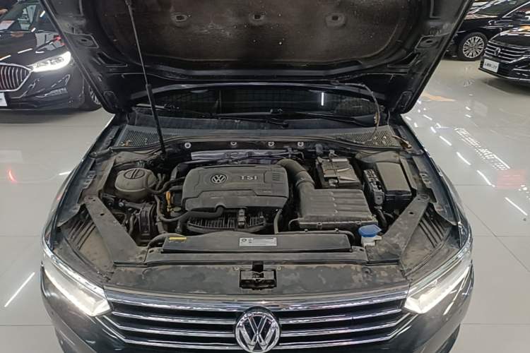 Used Volkswagen Magotan 2018 Facelift 330TSI DSG Luxury Model Engine Bay