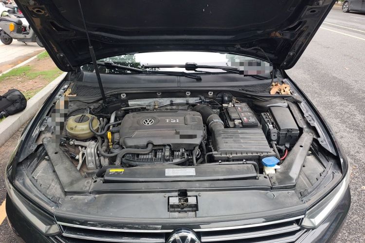 Used Volkswagen Magotan 2018 330TSI DSG Advanced Model Engine Bay