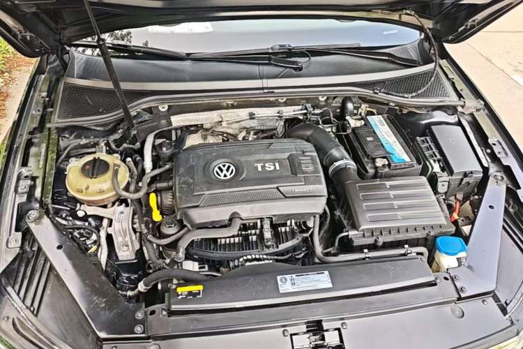 Used Volkswagen Magotan 2018 Facelift 330TSI DSG Luxury Model Engine Bay