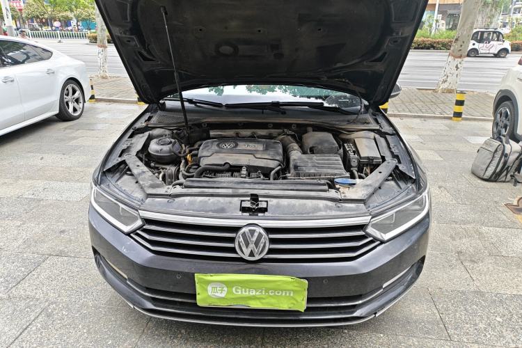 Used Volkswagen Magotan 2018 330TSI DSG Advanced Model Engine Bay
