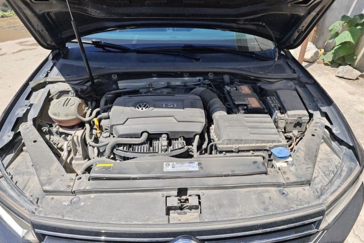 Used Volkswagen Magotan 2018 330TSI DSG Advanced Model Engine Bay