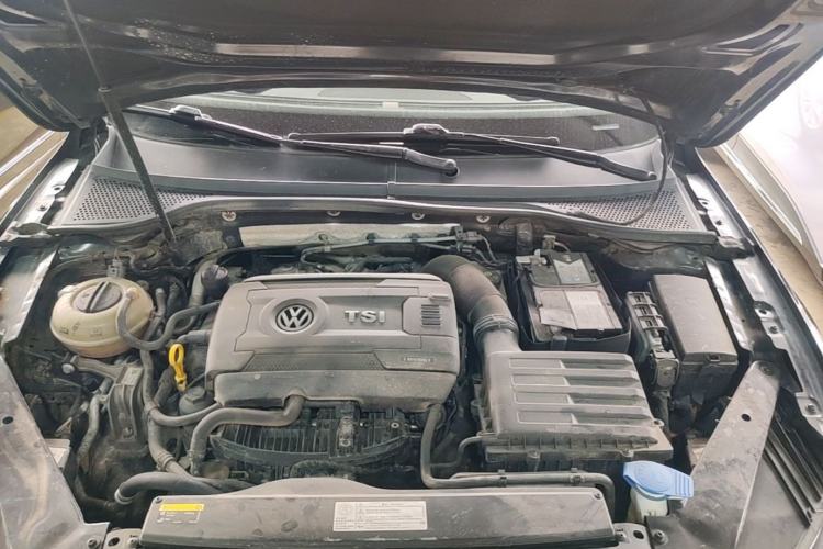 Used Volkswagen Magotan 2018 Facelift 330TSI DSG Luxury Model Engine Bay